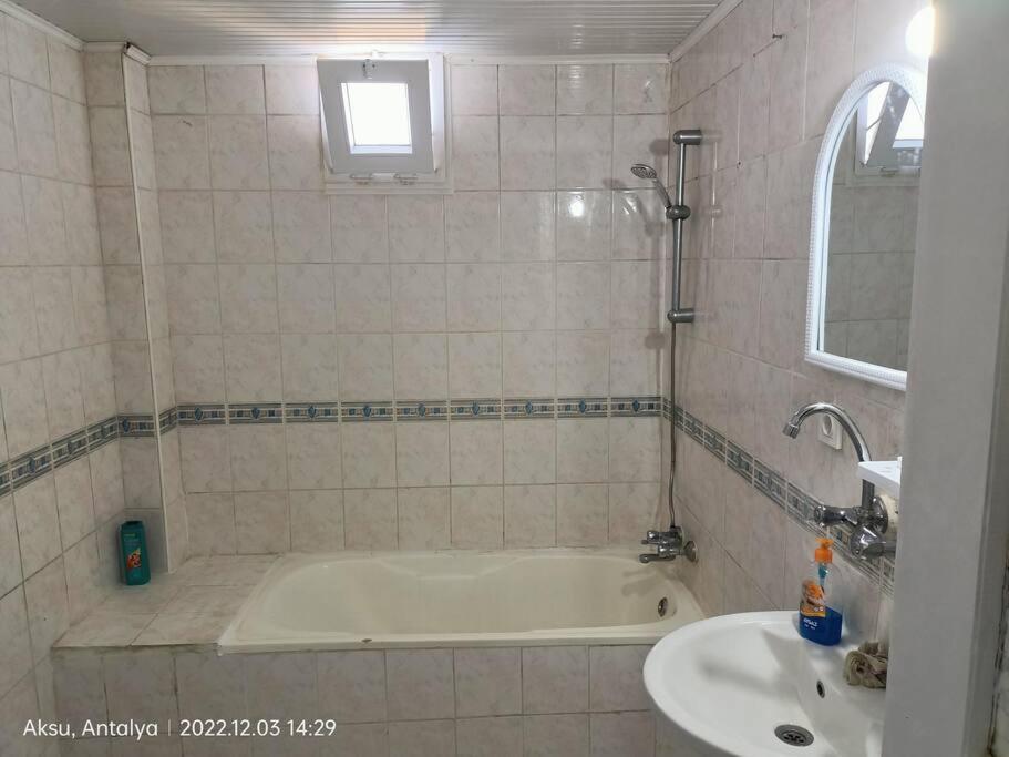 Appartement 3+1 Daire.hizli Wifi,havalimani Plaj, Market Yakin *